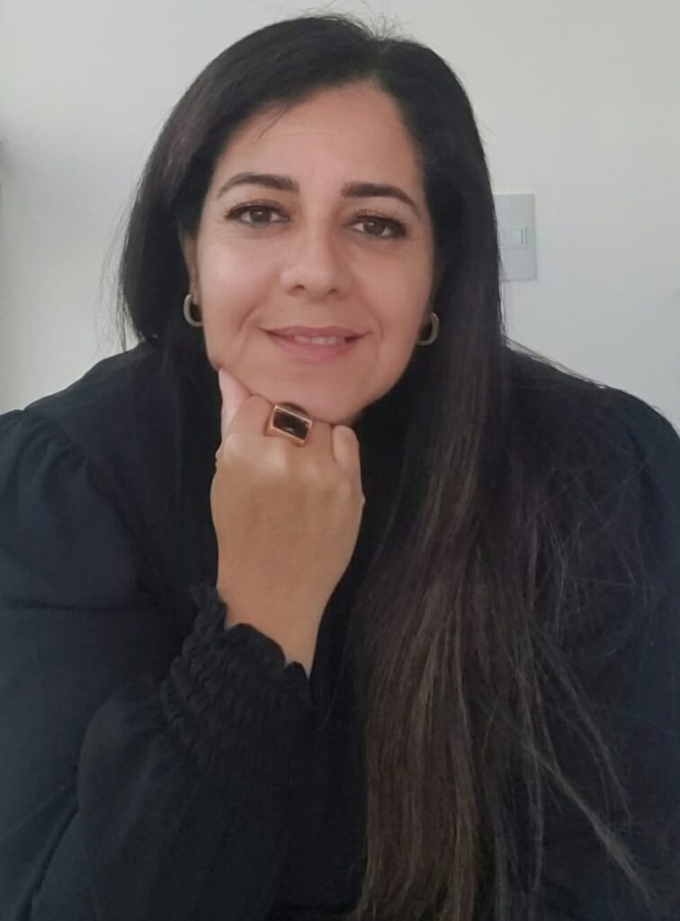 Roselaine Silvana Pereira Favaro